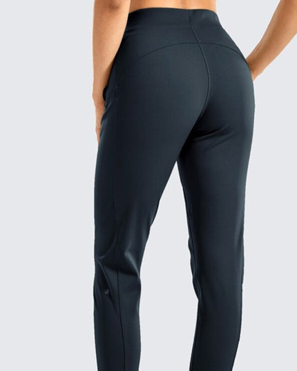 Damskie spodnie dresowe o prostym kroju