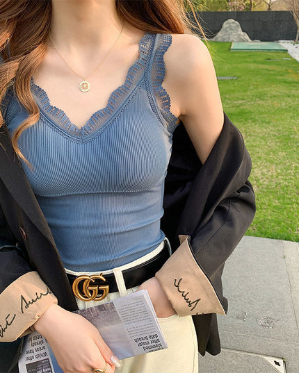 Damski top w prążki z koronką