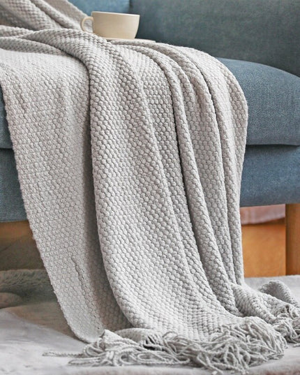 Koc z trójwymiarowym splotem z frędzlami