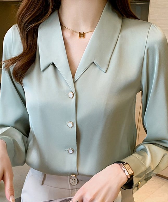 Damska koszula satynowa zapinana na guziki