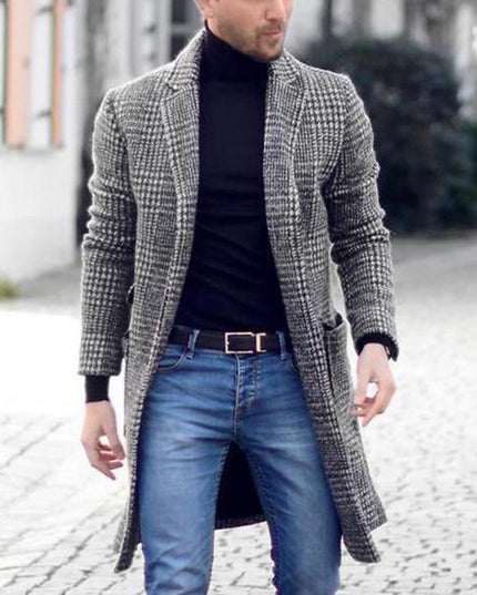 Męski płaszcz w kratkę długości przed kolano