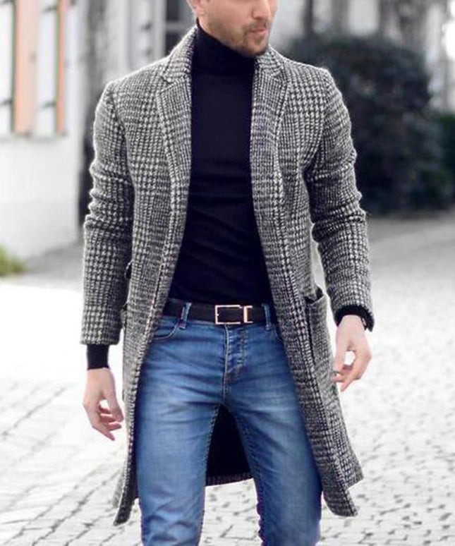 Męski płaszcz w kratkę długości przed kolano