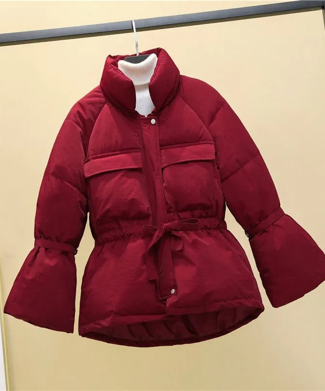 Damska kurtka zimowa taliowana z rozkloszowanymi rękawami