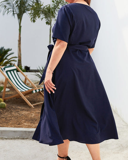 Sukienka plus size granatowa zapinana na guziki