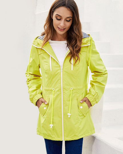 Damska kurtka przejściowa taliowana z kapturem