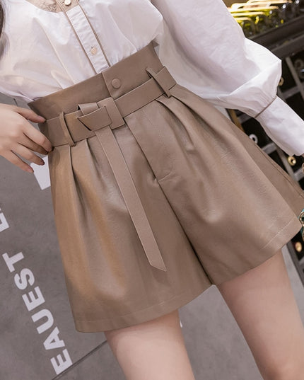 Damskie szorty skórzane z paskiem