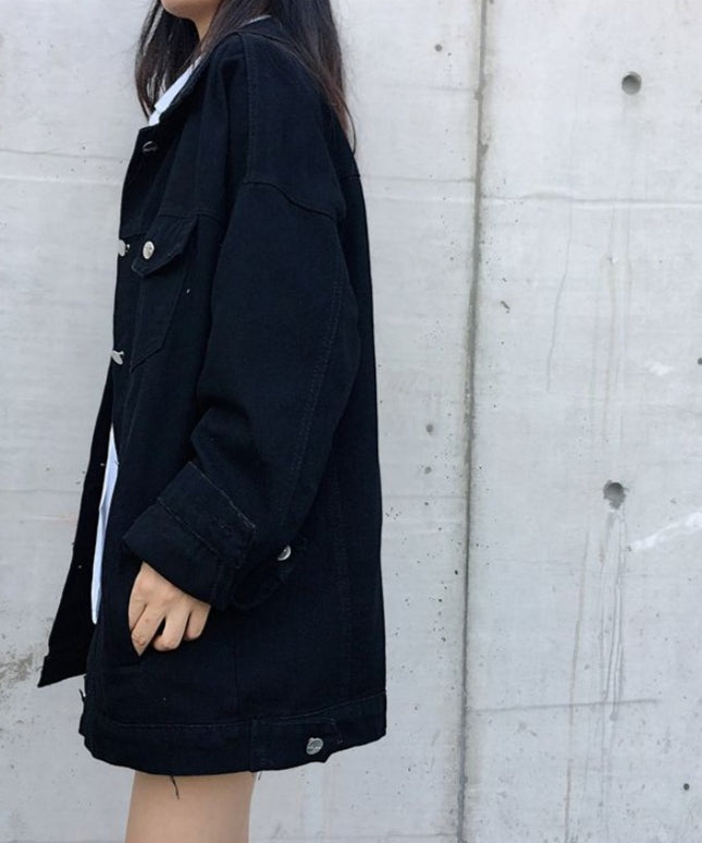 Damska kurtka jeansowa długa o luźnym kroju