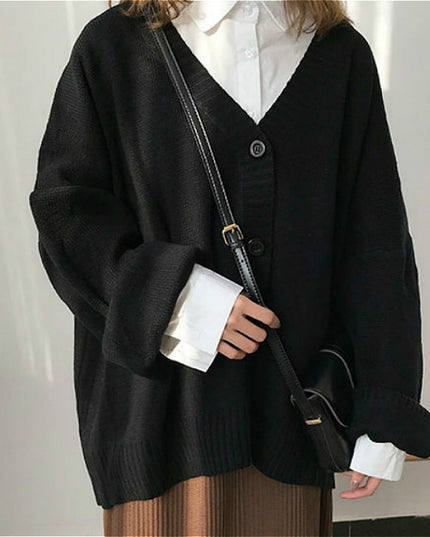 Damski sweter typu kardigan z szerokimi rękawami