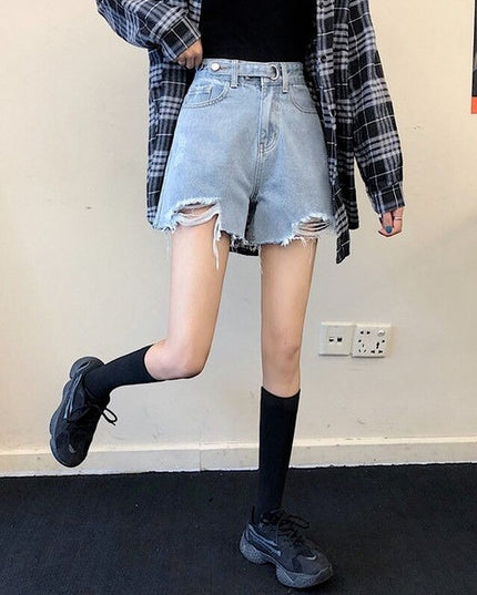 Damskie szorty jeans z postrzępionymi nogawkami