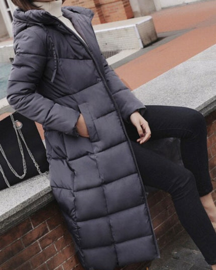 Damski płaszcz zimowy z kapturem