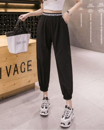 Damskie spodnie dresowe wykończone ozdobną gumą