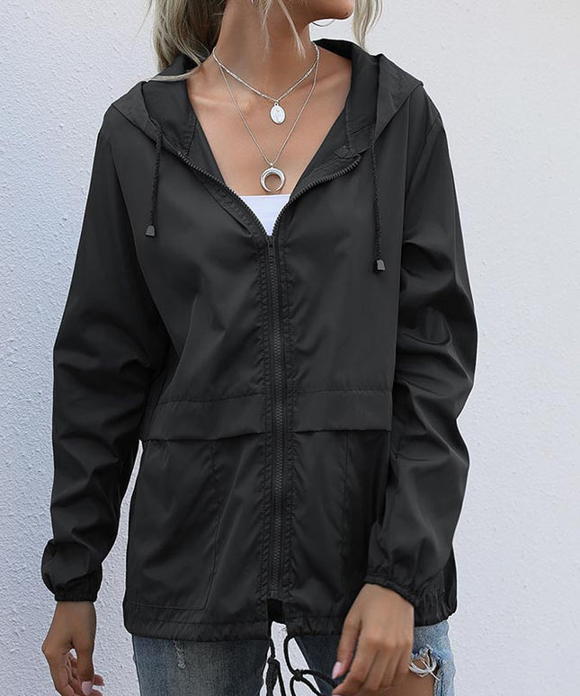 Damska kurtka przejściowa z kapturem wiązana w talii