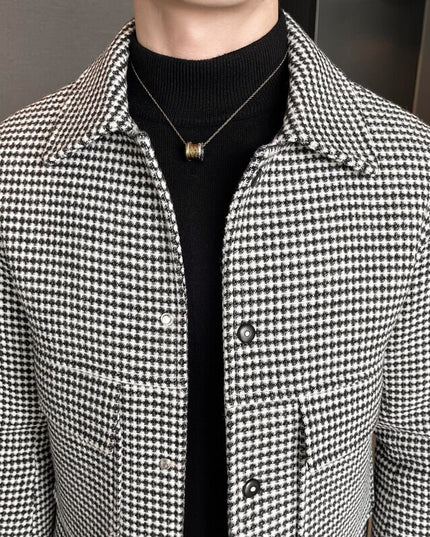 Męski krótki płaszcz w pepitkę z kieszeniami