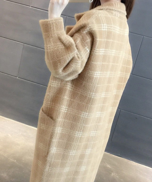 Damski płaszcz w kratę oversize z kieszeniami