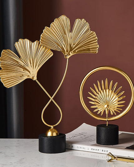 Figurka dekoracyjna liść w złotym kolorze