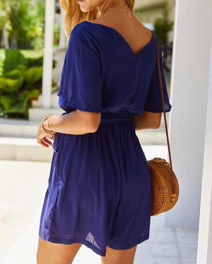 Damski kombinezon z krótkim rękawem i wiązaniem w talii