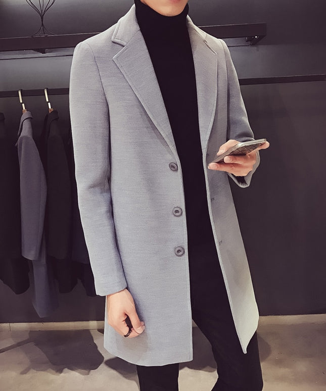 Męski płaszcz trzyrzędowy o klasycznym kroju