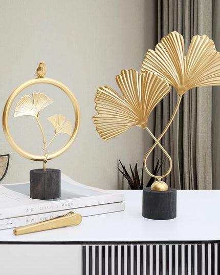 Figurka dekoracyjna liść w złotym kolorze