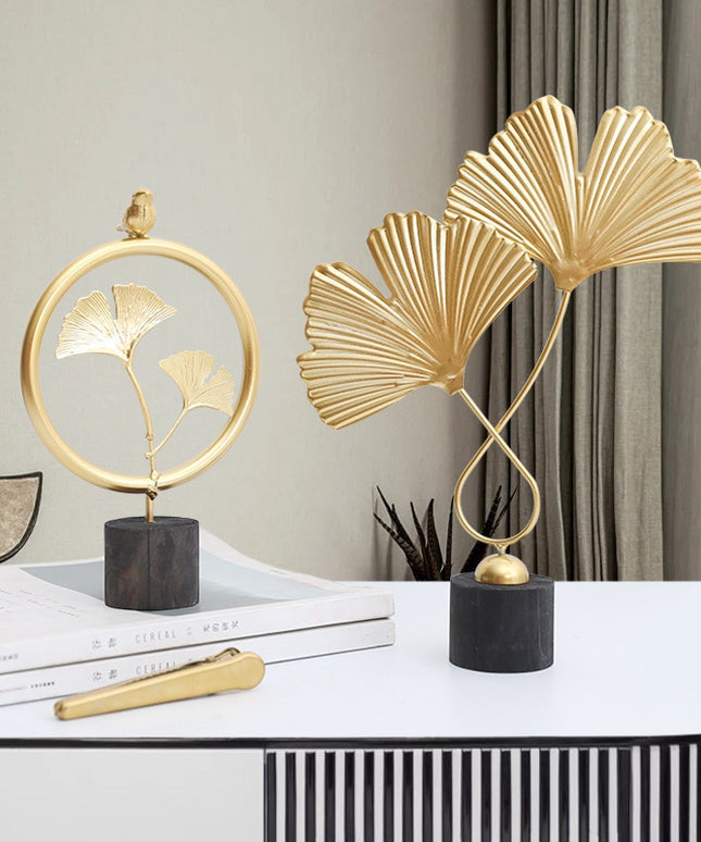 Figurka dekoracyjna liść w złotym kolorze