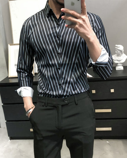 Męska koszula w paski o prostym kroju
