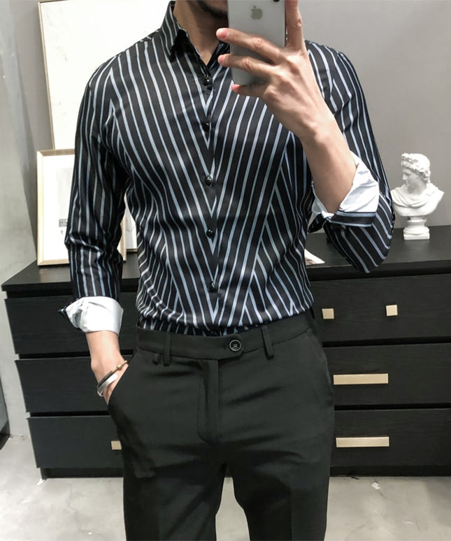 Męska koszula w paski o prostym kroju