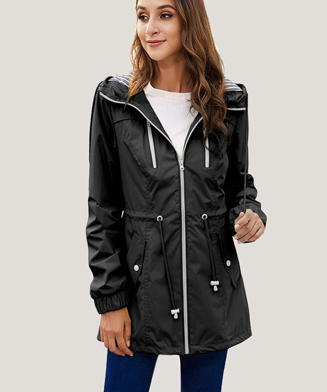 Damska kurtka przejściowa taliowana z kapturem