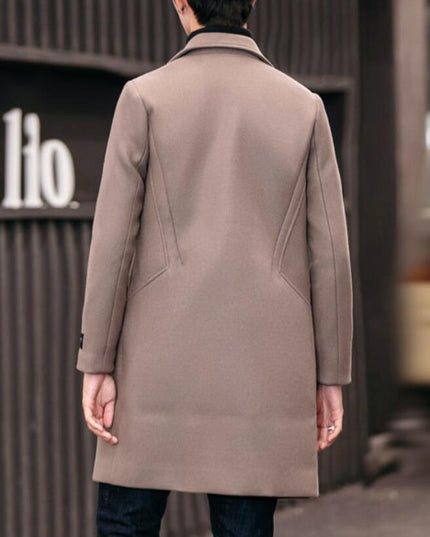 Męski płaszcz z kieszeniami