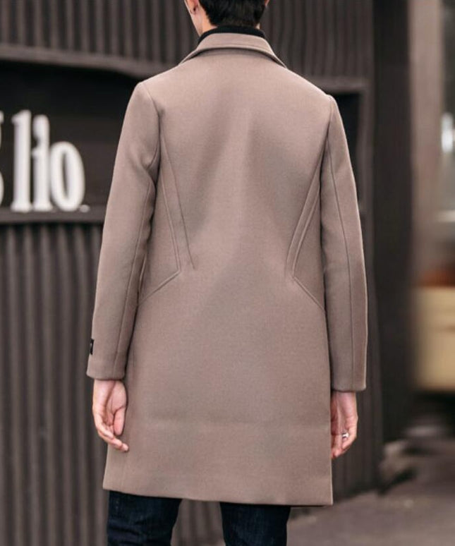 Męski płaszcz z kieszeniami