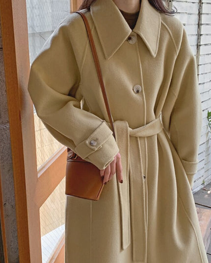 Damski długi płaszcz z wiązaniem w talii