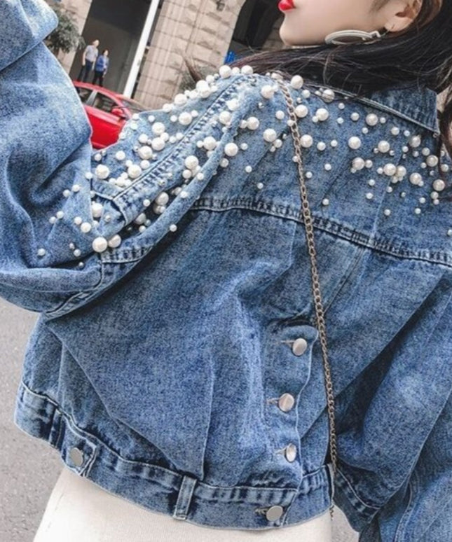 Damska kurtka jeansowa ze zdobieniem na plecach