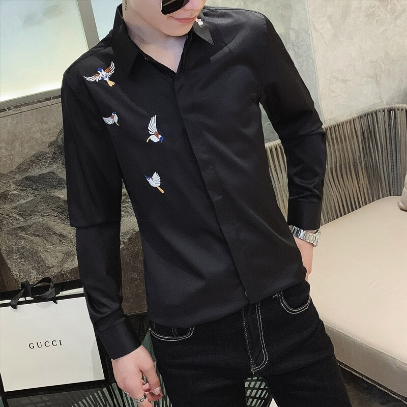 Męska koszula o dopasowanym kroju z haftem