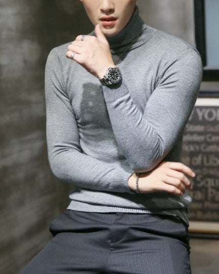 Męski sweter typu golf o dopasowanym kroju