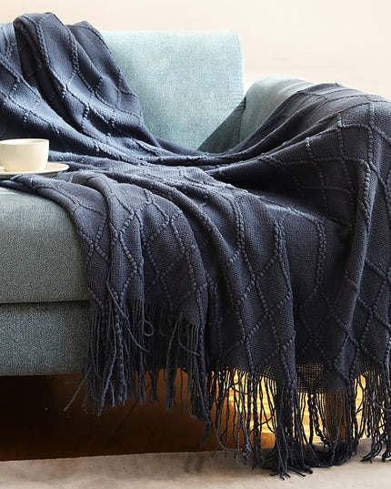 Koc z frędzlami i fakturą w romby