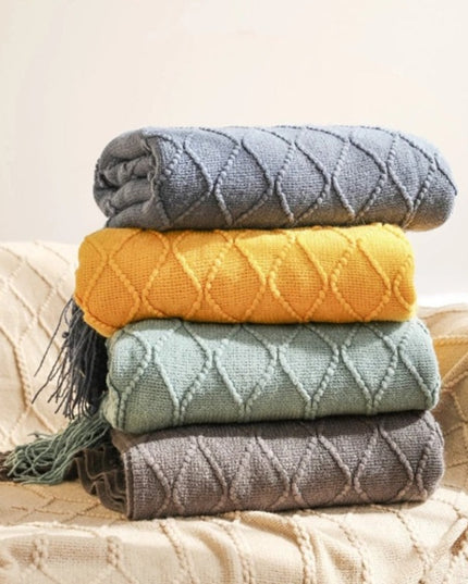 Koc z frędzlami i fakturą w romby