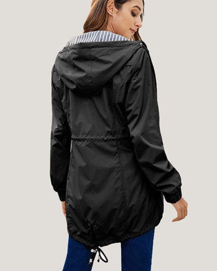 Damska kurtka przejściowa taliowana z kapturem