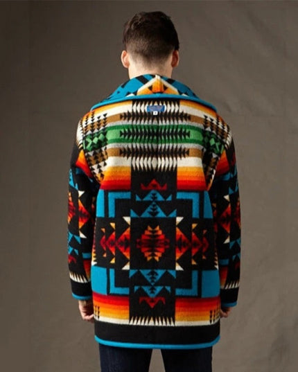 Męski płaszcz w azteckie wzory