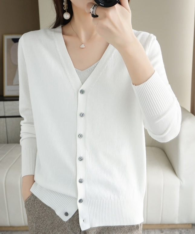 Damski sweter typu kardigan zapinany na guziki