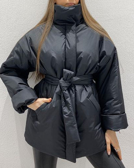 Damska kurtka zimowa wiązana w talii