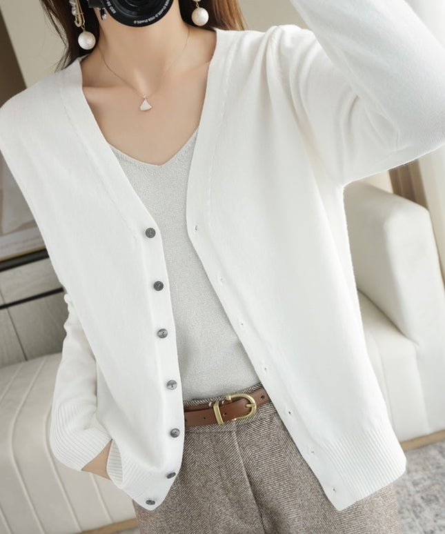 Damski sweter typu kardigan zapinany na guziki