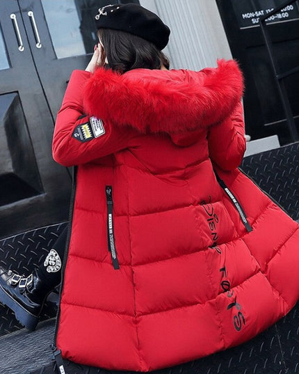 Damski płaszcz zimowy z kapturem i nadrukiem na plecach