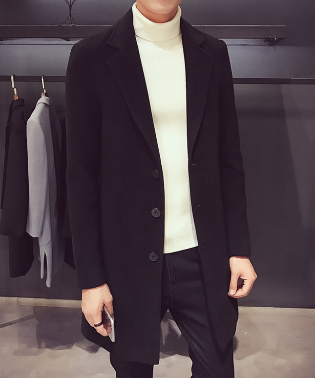 Męski płaszcz trzyrzędowy o klasycznym kroju