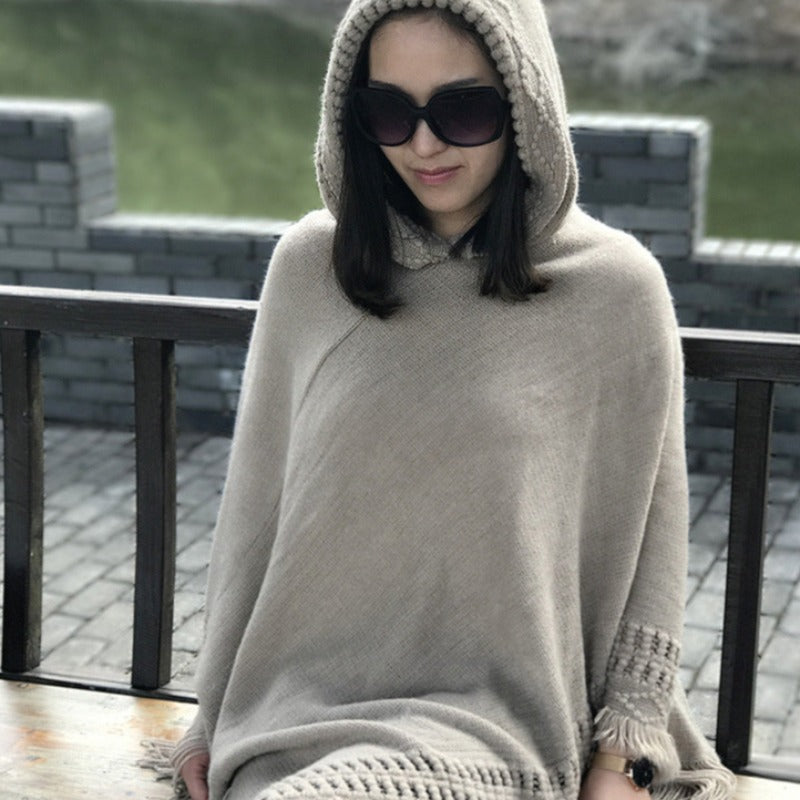 Damski sweter polarowy typu ponczo z frędzlami