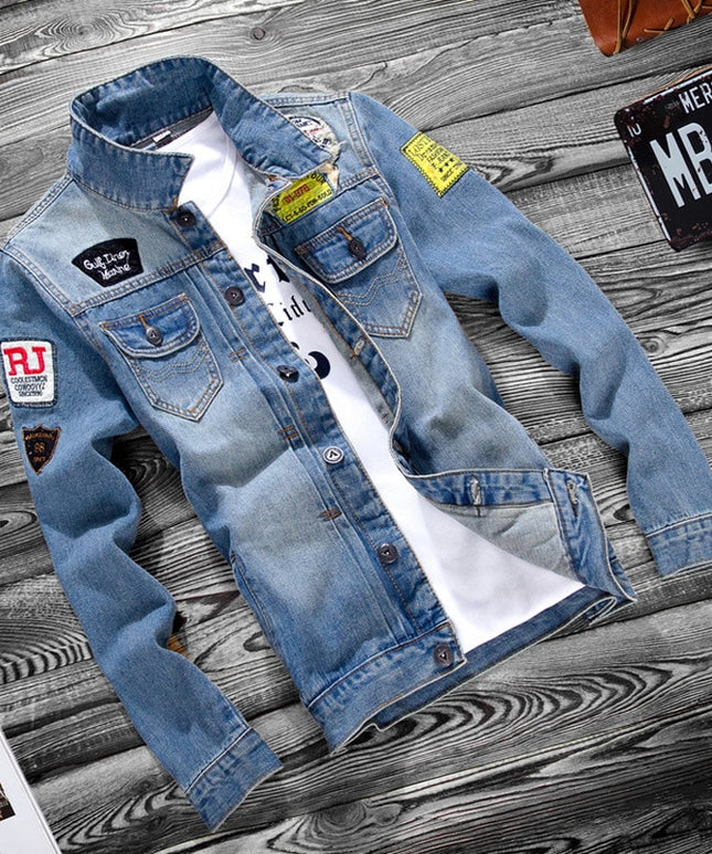 Męska kurtka jeansowa z naszywkami o prostym kroju