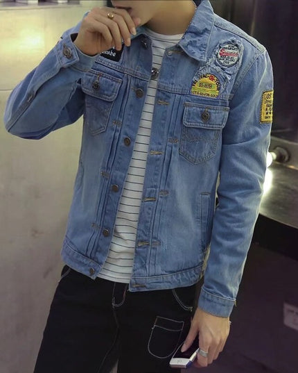 Męska kurtka jeansowa z przetarciami i naszywkami