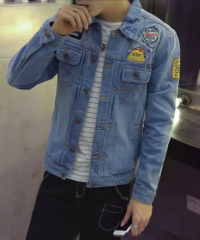 Męska kurtka jeansowa z przetarciami i naszywkami