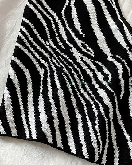 Damski crop top na ramiączkach we wzór zebry