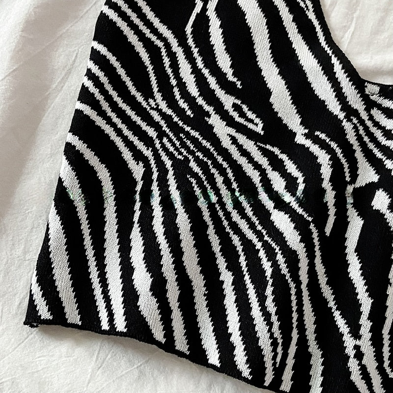 Damski crop top na ramiączkach we wzór zebry