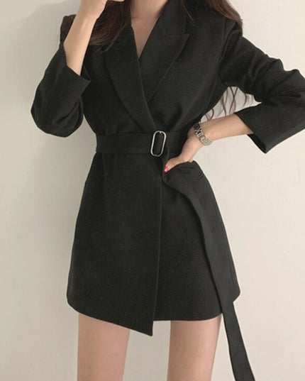 Damski płaszcz o kroju sukienki