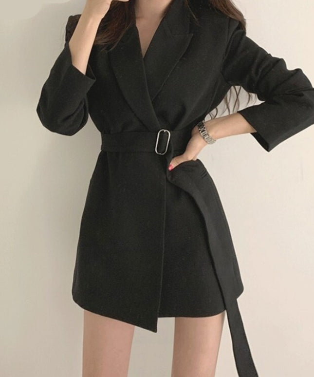 Damski płaszcz o kroju sukienki