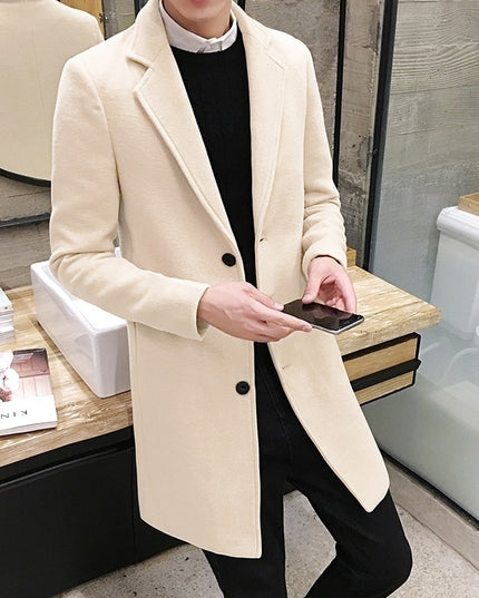 Męski płaszcz trzyrzędowy o klasycznym kroju